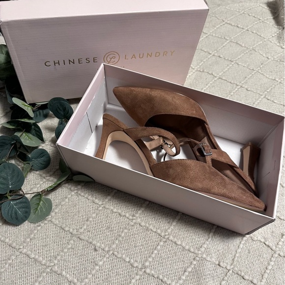 Nude Suede pointed closed toe high heel shoes size 10 women’s with buckle decor - Picture 2 of 8